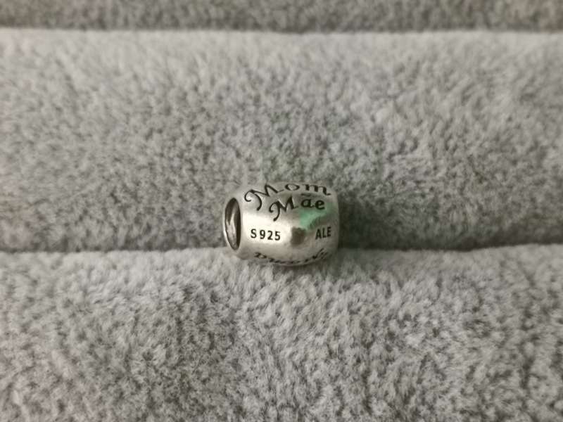 Pandora `Mom` Charm