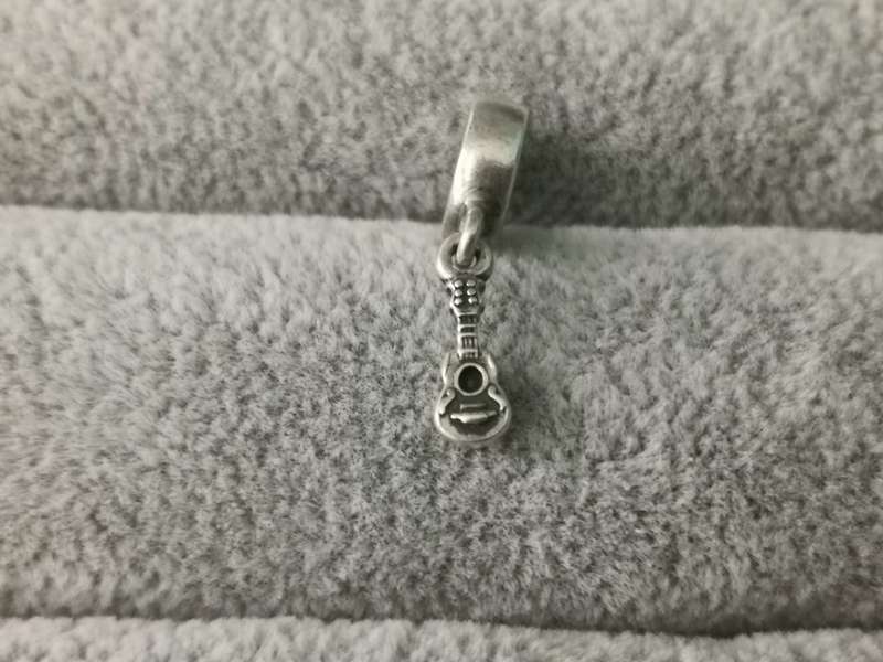 Pandor Guitar Charm