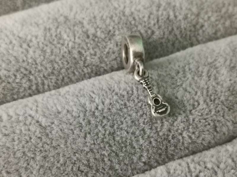 Pandor Guitar Charm