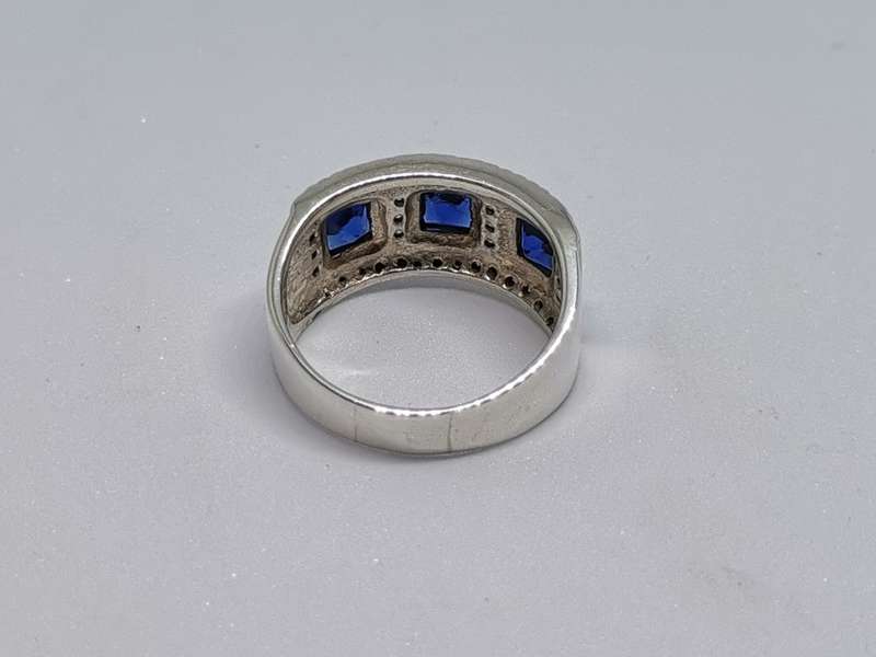 Dazzling Silver Ring