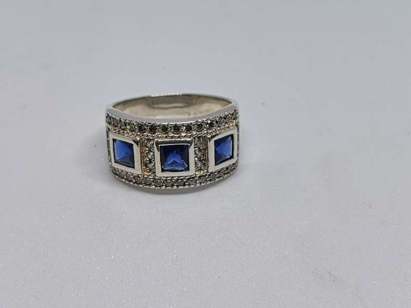 Dazzling Silver Ring