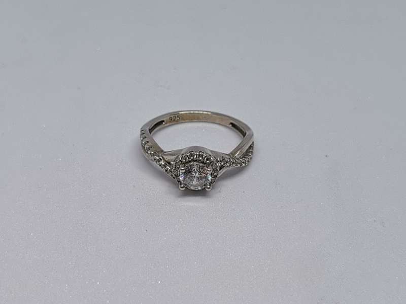 *R1 Auction* Cute Silver Ring