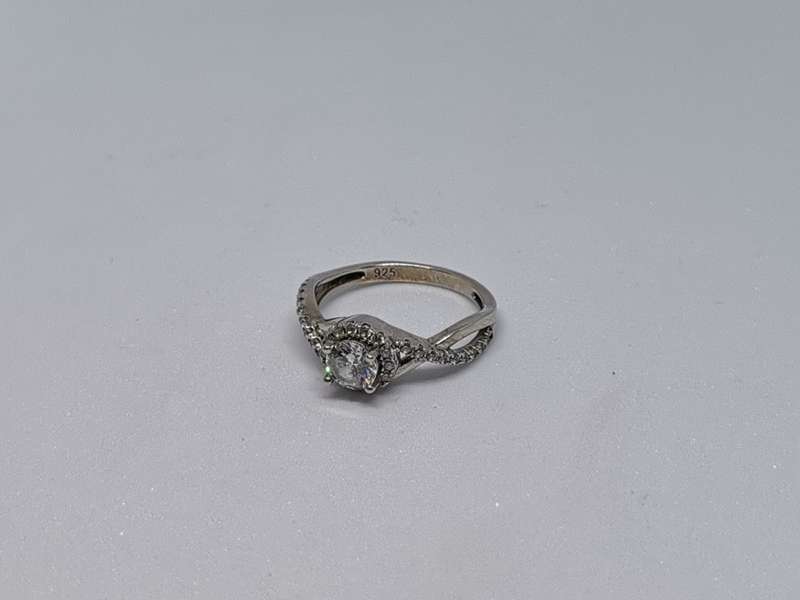 *R1 Auction* Cute Silver Ring