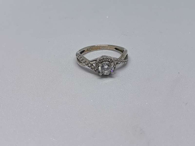 *R1 Auction* Cute Silver Ring