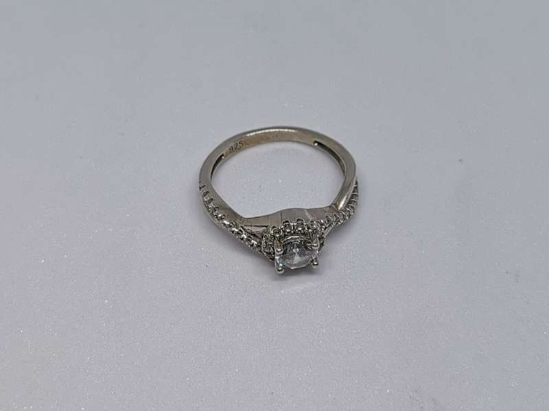 *R1 Auction* Cute Silver Ring