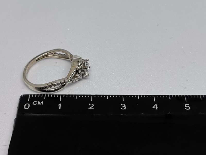 *R1 Auction* Cute Silver Ring