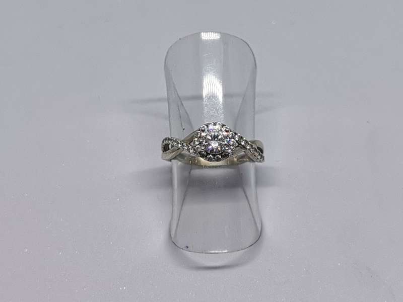 *R1 Auction* Cute Silver Ring