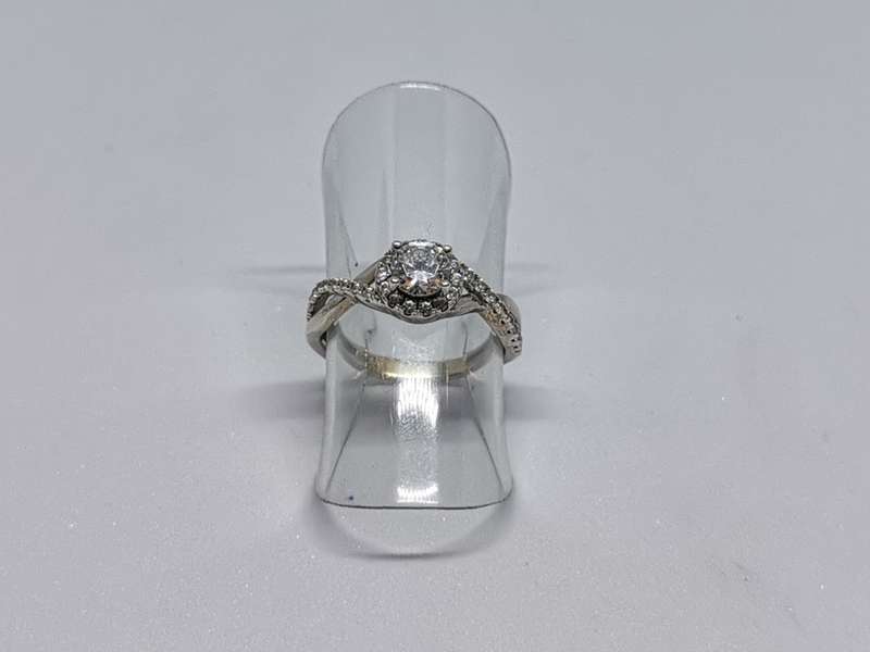 *R1 Auction* Cute Silver Ring