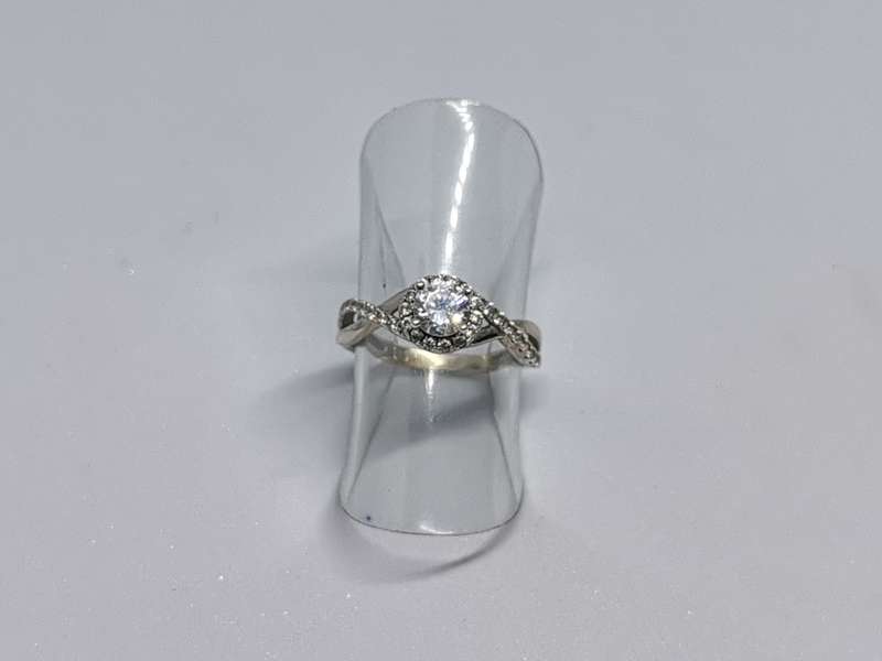 *R1 Auction* Cute Silver Ring