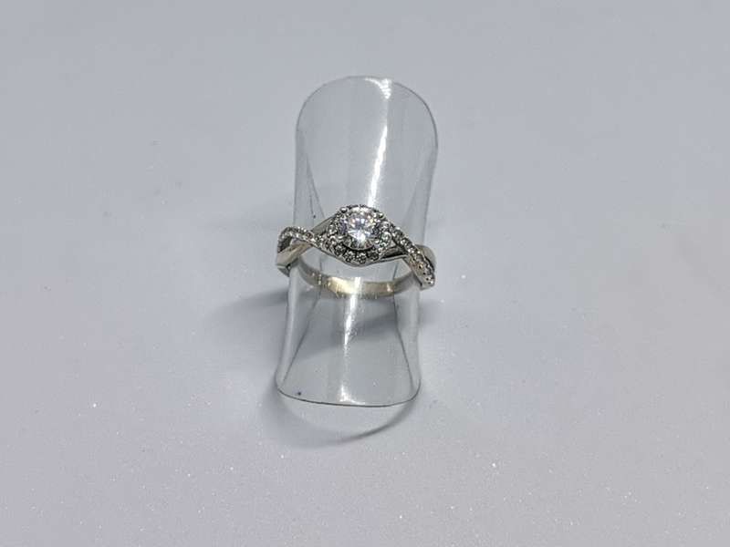 *R1 Auction* Cute Silver Ring