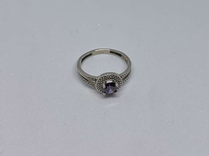 *R1 Auction* Gorgeous Silver Ring