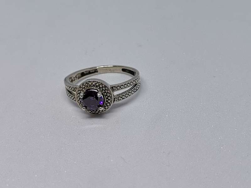 *R1 Auction* Gorgeous Silver Ring