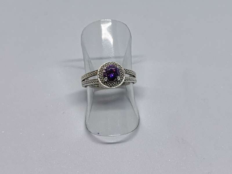 *R1 Auction* Gorgeous Silver Ring