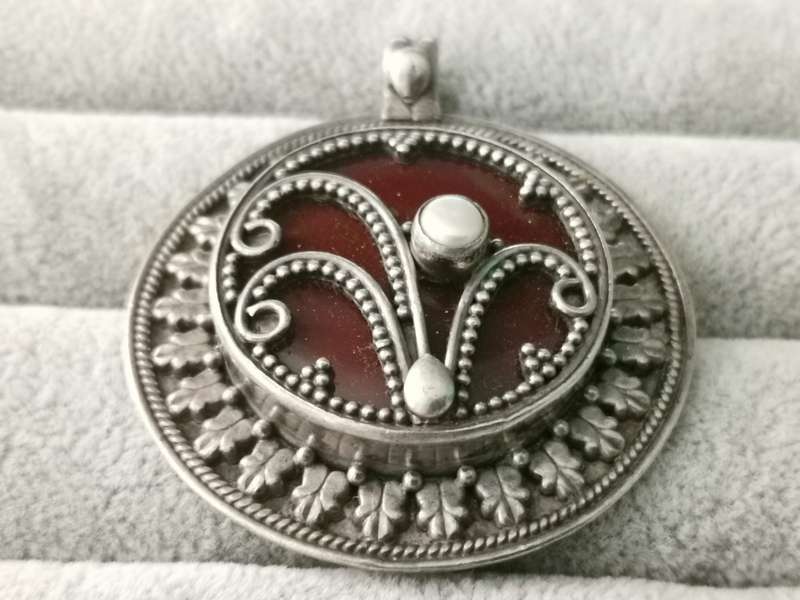 Stunning Silver Pendant