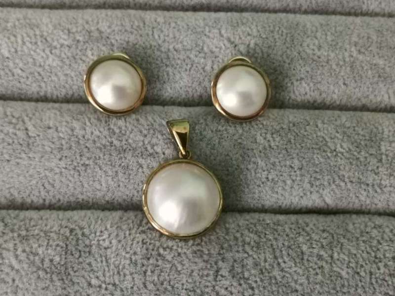 9ct Gold - Pearl Earrings & Pendent Set