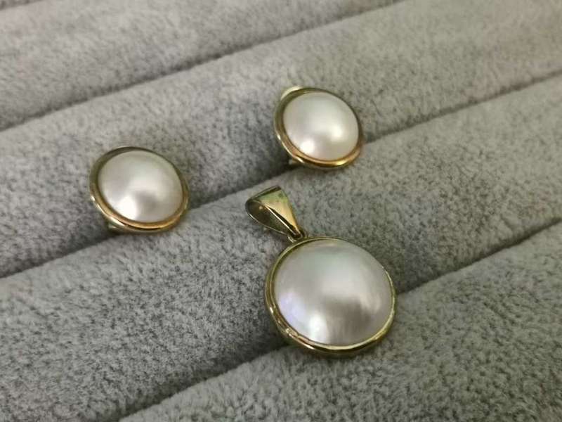 9ct Gold - Pearl Earrings & Pendent Set