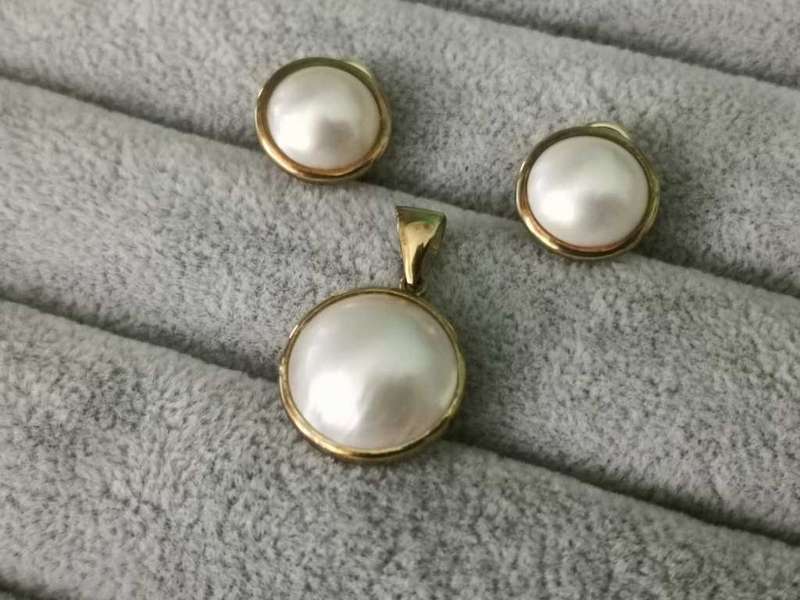 9ct Gold - Pearl Earrings & Pendent Set