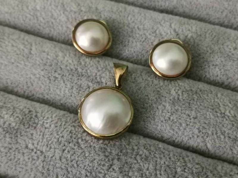 9ct Gold - Pearl Earrings & Pendent Set