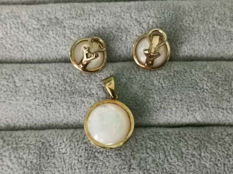 9ct Gold - Pearl Earrings & Pendent Set