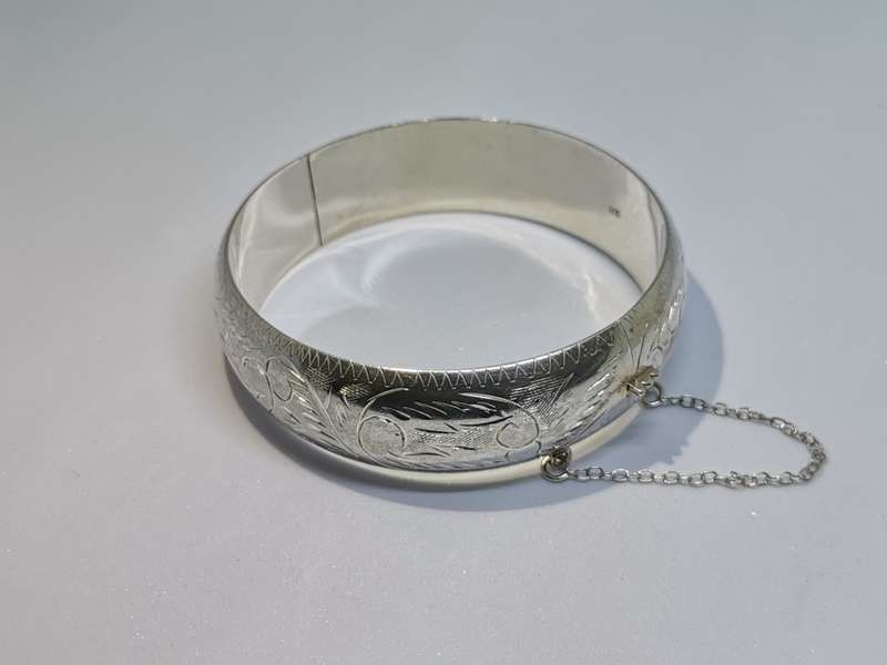 Detailed Silver Bangle