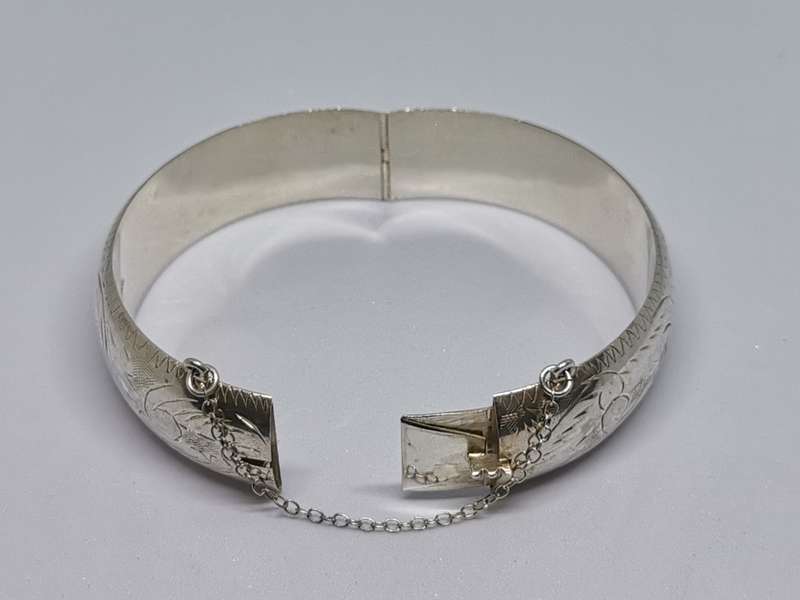 Detailed Silver Bangle