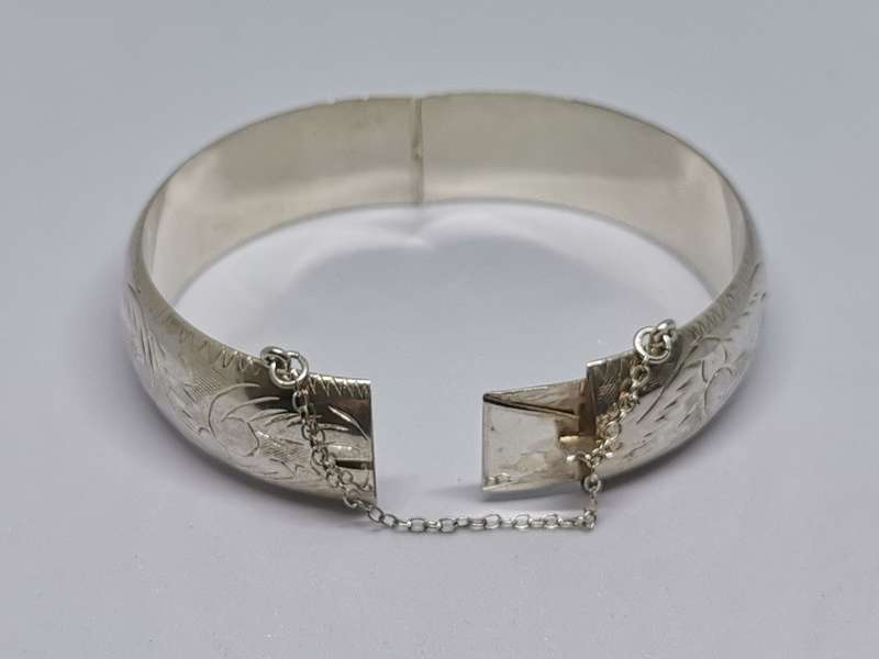 Detailed Silver Bangle