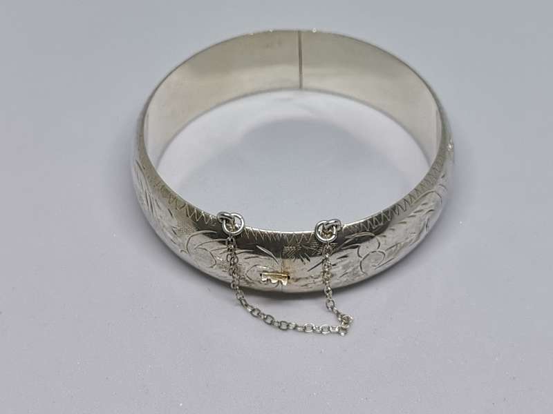 Detailed Silver Bangle