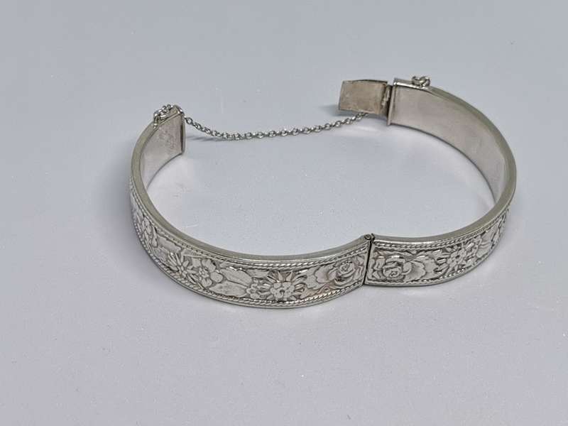 Detailed Silver Bangle