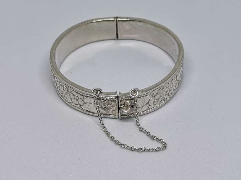 Detailed Silver Bangle