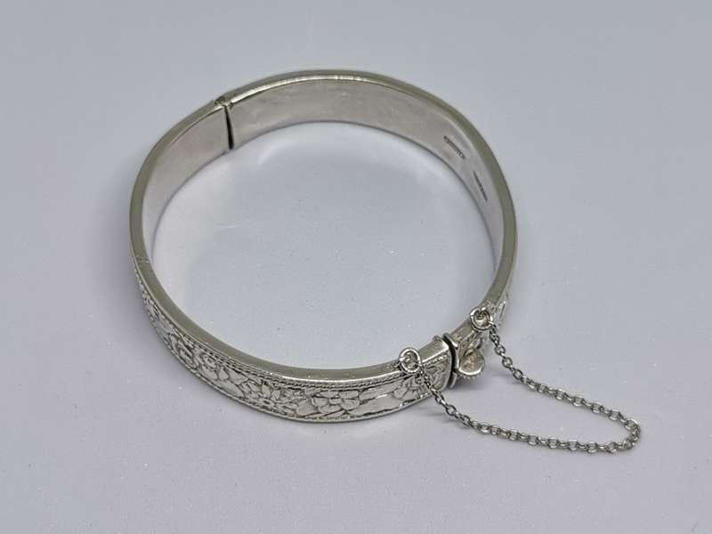 Detailed Silver Bangle