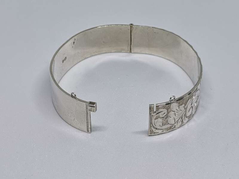 Detailed Silver Bracelet