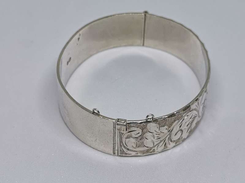 Detailed Silver Bracelet