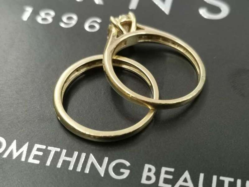 Sterns-18ct Gold Ring Set with Diamonds