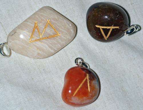 PENDANT \ NECKLACES - ENGRAVED RUNIC TUMBLE PENDANT