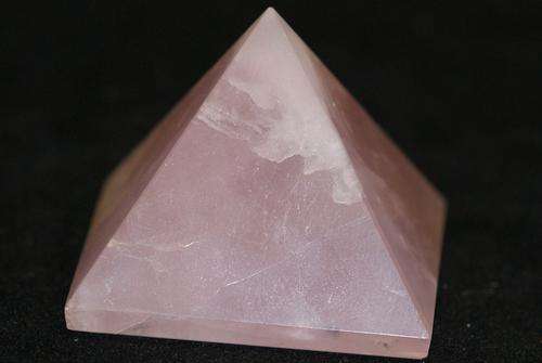 PYRAMID - ROSE QUARTZ