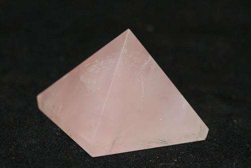 PYRAMID - ROSE QUARTZ