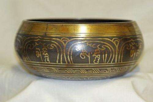 NEPAL - 7' DIAMETER BRASS ANTIQUATE DORJE SINGING BOWL
