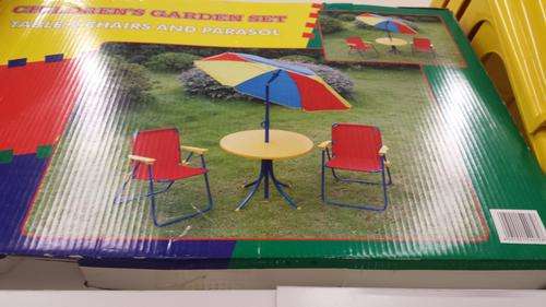 KIDDIES PATIO ? GARDEN SET WITH UMBRELLA