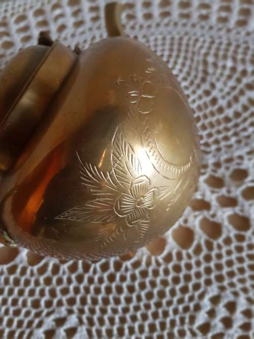 STUNNING VINTAGE BRASS SHALLOW SHAPED KETTLE WITH WOODEN HANDLE
