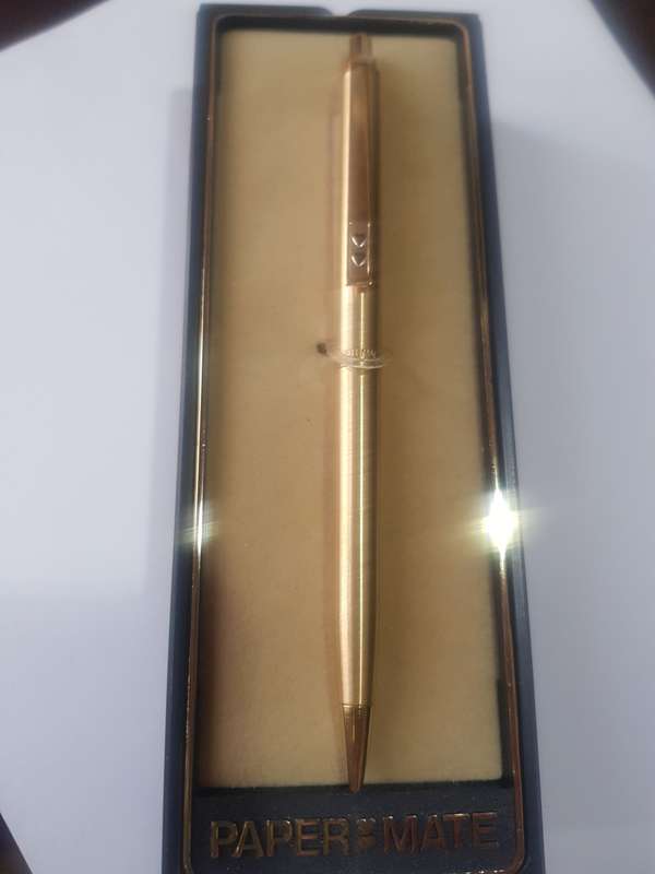 6 STUNNING PENS AND PENCILS AND FOUNTAIN PEN ( PARKER AND PAPERMATE)