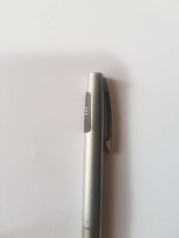 6 STUNNING PENS AND PENCILS AND FOUNTAIN PEN ( PARKER AND PAPERMATE)