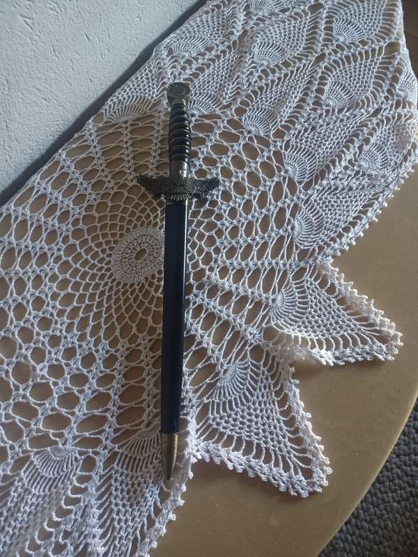 STUNNING ANTIQUE DISPLAY OFFICER SWORD