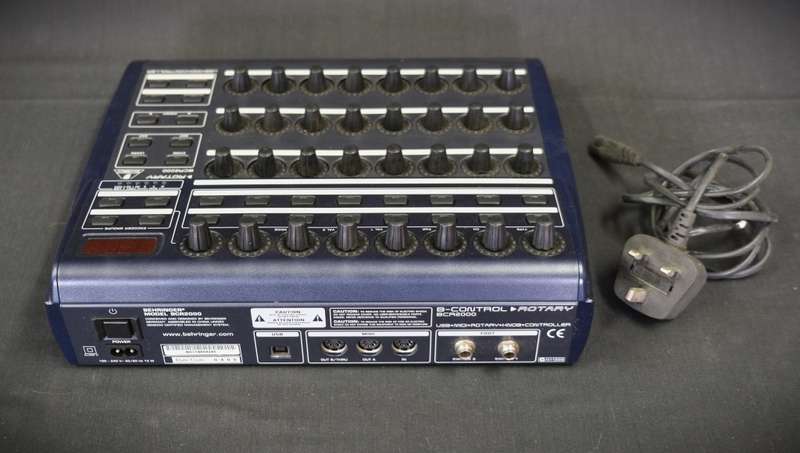 Behringer BCR2000 USB/MIDI Controller Desk