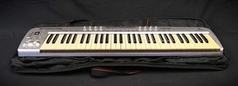 Behringer UMx61 USB/MIDI Controller Keyboard