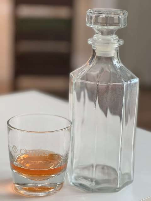 Octagonal Glass Decanter *NO RESERVE*