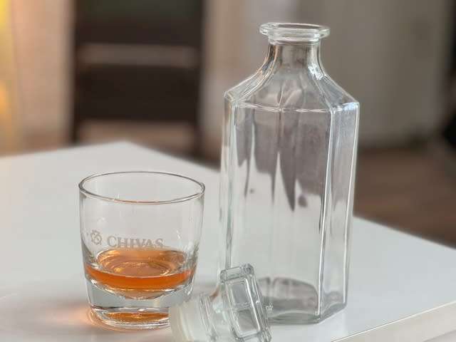 Octagonal Glass Decanter *NO RESERVE*