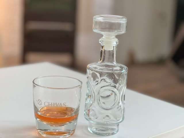 Round Glass Decanter with Patterns *NO RESERVE*