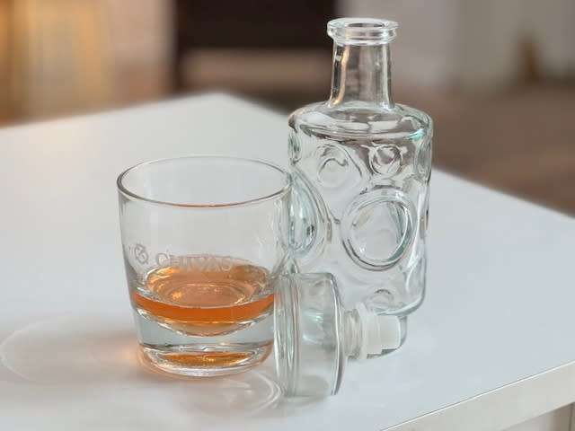 Round Glass Decanter with Patterns *NO RESERVE*