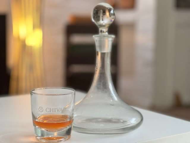 Round Glass Decanter *NO RESERVE*