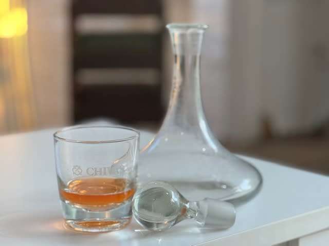 Round Glass Decanter *NO RESERVE*